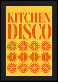 Grafisches Küchenposter mit orangefarbenen Scheiben und einem vom Disco-Stil inspirierten Retro-Flair.-4