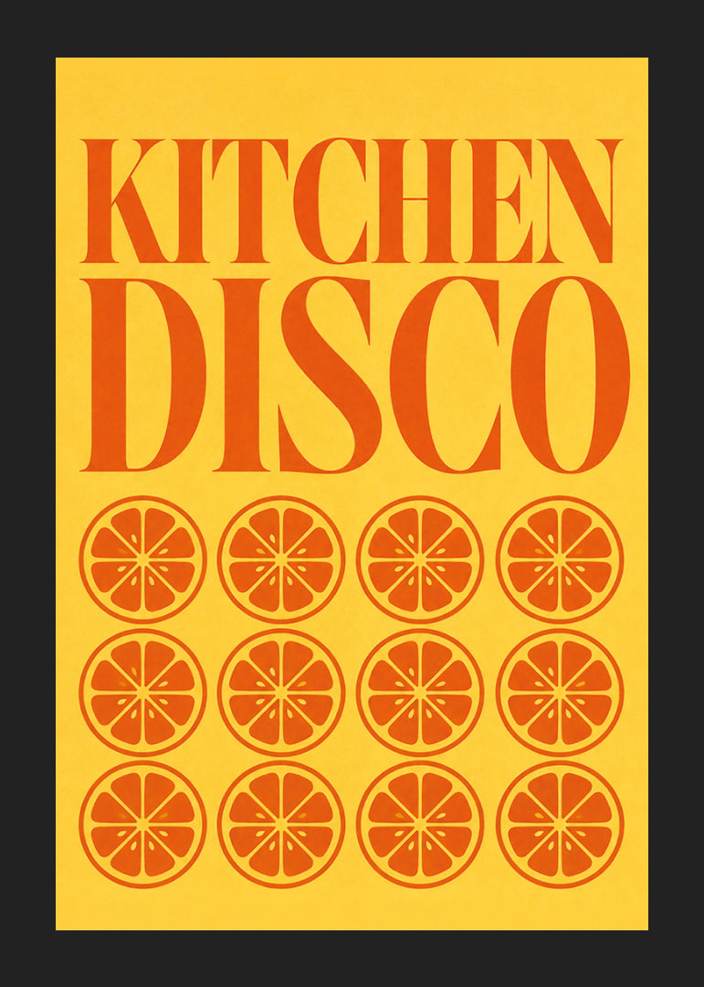 Grafisches Küchenposter mit orangefarbenen Scheiben und einem vom Disco-Stil inspirierten Retro-Flair.-12