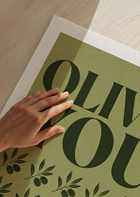 Grafisches Olivenposter mit liebevoller Typografie in sanften olivgrünen Tönen.-9