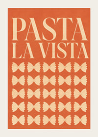 Typografisches Pasta-Poster in warmem Terrakotta mit verspielten Farfalle-Formen.-3