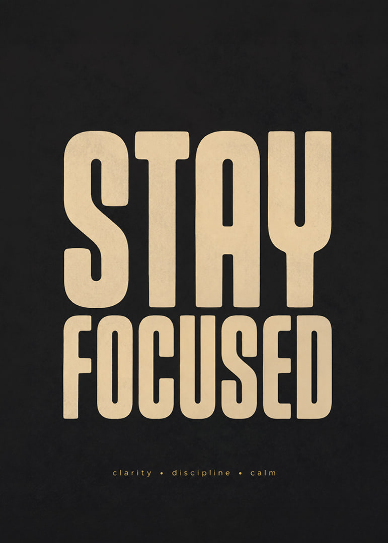 Krachtige typografie met boodschappen van focus, helderheid, discipline en rust.-12