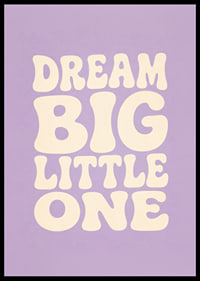 Dromerige typografie in crèmewit tegen een zachte lavendelpaarse achtergrond voor de kinderkamer.-6