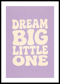 Dromerige typografie in crèmewit tegen een zachte lavendelpaarse achtergrond voor de kinderkamer.-0