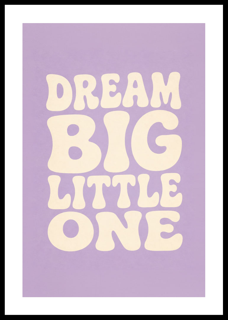 Dromerige typografie in crèmewit tegen een zachte lavendelpaarse achtergrond voor de kinderkamer.-12