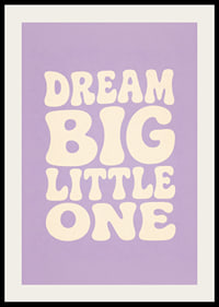 Dromerige typografie in crèmewit tegen een zachte lavendelpaarse achtergrond voor de kinderkamer.-2