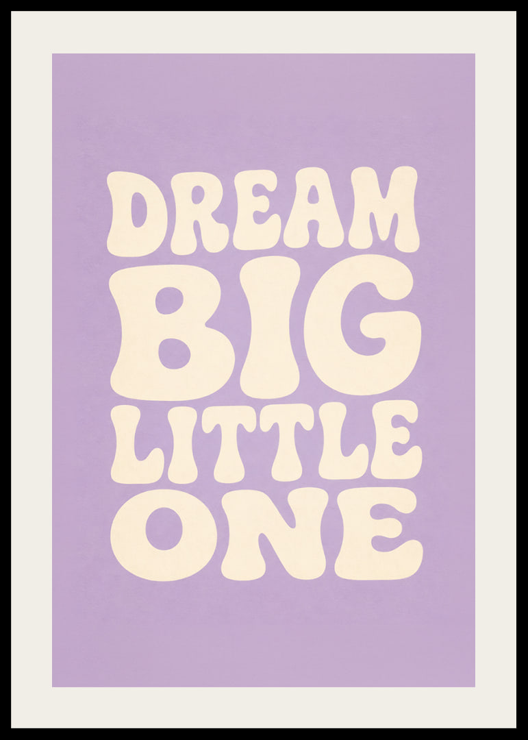 Dromerige typografie in crèmewit tegen een zachte lavendelpaarse achtergrond voor de kinderkamer.-12