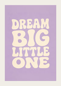 Dromerige typografie in crèmewit tegen een zachte lavendelpaarse achtergrond voor de kinderkamer.-3