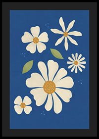 Stiliserte kremhvite blomster mot en dypblå bakgrunn skaper en varm og leken følelse.-4