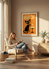 En svart katt och en martini skapar en lekfull nattlig retrokänsla.-8