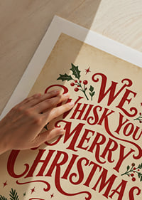 Cartel navideño de inspiración vintage con tipografía alegre, batidor y ramitas festivas.-9