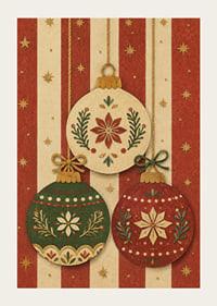 Tres adornos navideños decorativos en rojo, verde y dorado crean un ambiente navideño cálido y nostálgico.-3
