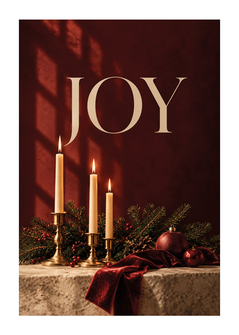 Las velas, las ramas de abeto y los detalles en terciopelo rojo crean un cálido ambiente navideño.-12