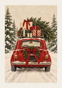 Un coche antiguo rojo, cargado de regalos de Navidad, atraviesa un bosque de abetos nevado.-3
