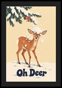 Divertida ilustración invernal de un ciervo bajo ramas cubiertas de nieve.-4