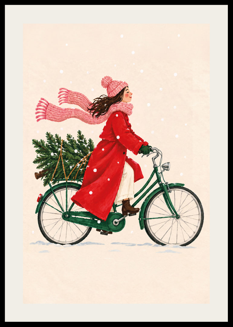 Una mujer pasea en bicicleta entre la nieve con un abeto en el portaequipajes.-12