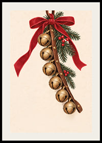 A piros masnival és fenyőágakkal díszített arany harangok meleg karácsonyi hangulatot teremtenek.-2