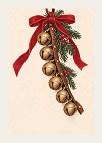 A piros masnival és fenyőágakkal díszített arany harangok meleg karácsonyi hangulatot teremtenek.-3