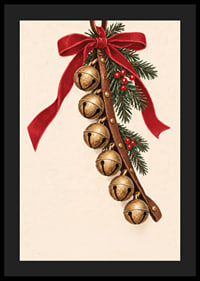 A piros masnival és fenyőágakkal díszített arany harangok meleg karácsonyi hangulatot teremtenek.-4
