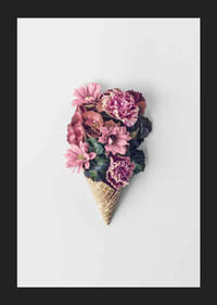 Fotografia ružových kvetov naaranžovaných vo vaflovom kornútku-5