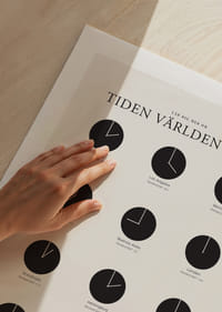 Grafisk illustration med världsklockor i svartvitt raster-5