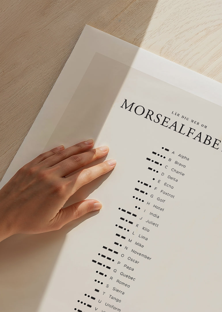 Minimalistisk översikt av morsealfabetet i svart på ljus bakgrund-12