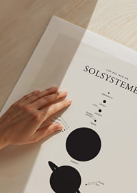 Minimalistisk illustration av solsystemets planeter svartvit-9