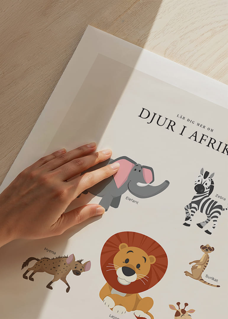 Illustrerade afrikanska djur i milda färger på ljus bakgrund-12