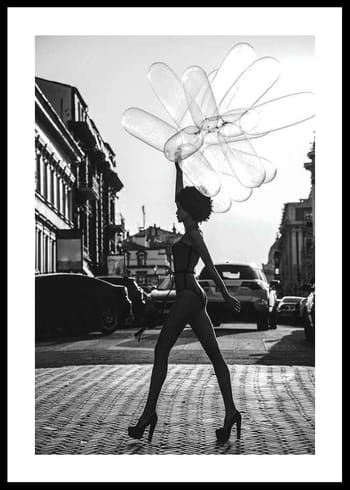 Póster Holding Balloons