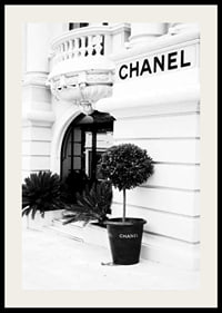 Black and white photo of the Chanel store entrance and facade-2