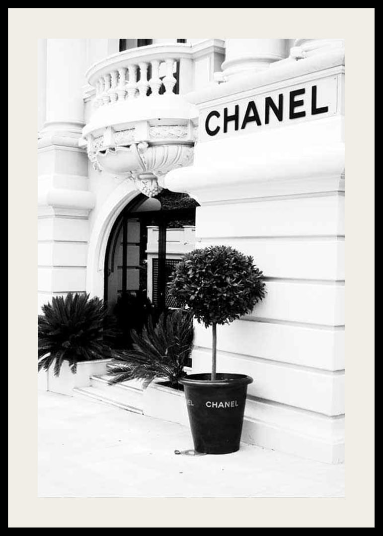 Black and white photo of the Chanel store entrance and facade-12