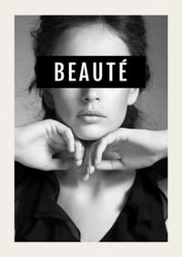 Portrait noir et blanc d'une femme avec le texte BEAUTÉ sur les yeux-3