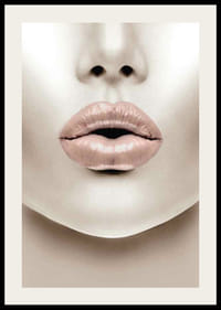 Gros plan de lèvres roses brillantes dans un style minimaliste-2