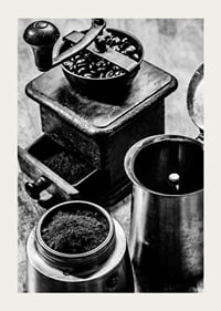 Black and white photo of old coffee grinder and coffee beans-3