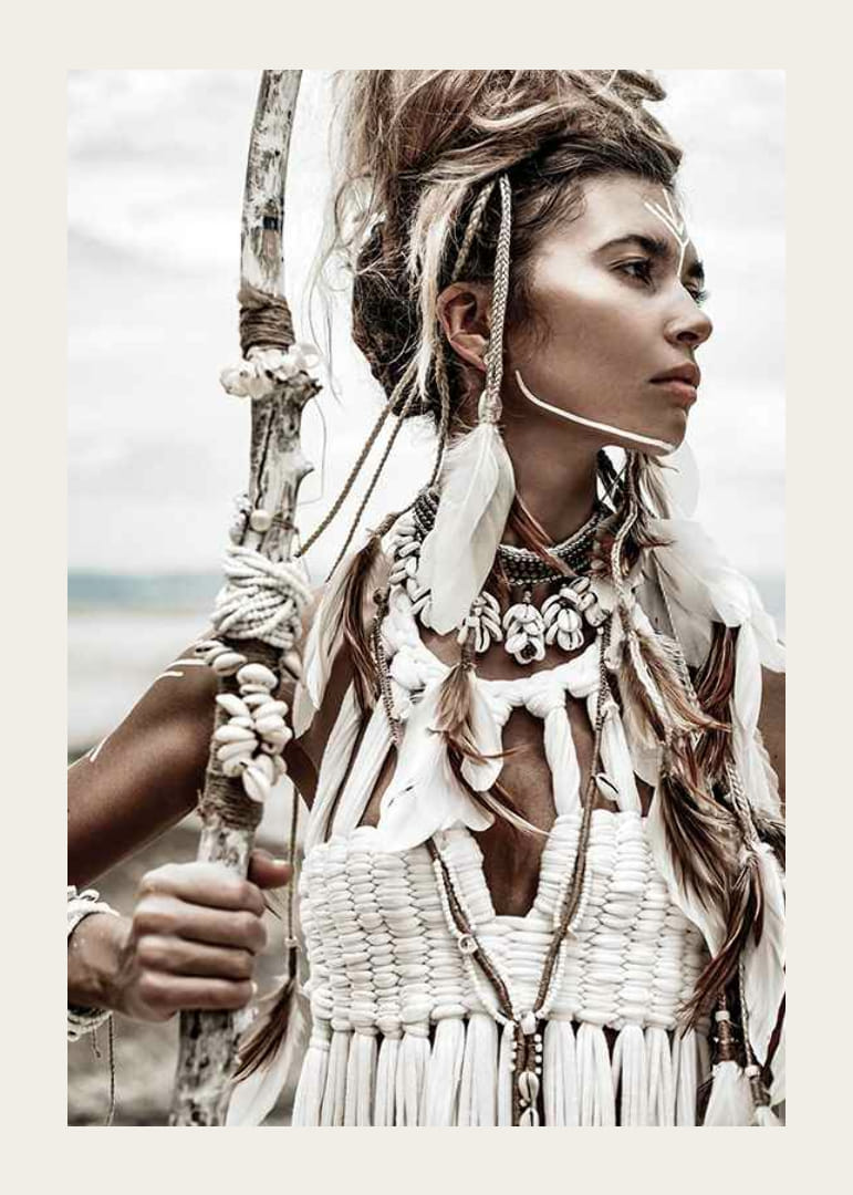 Fotografisch portret van een vrouw in door de natuur geïnspireerde kleding-12