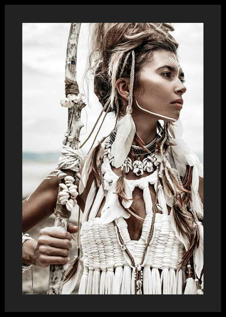 Fotografisch portret van een vrouw in door de natuur geïnspireerde kleding-12