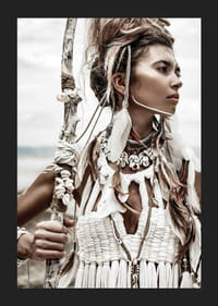 Fotografisch portret van een vrouw in door de natuur geïnspireerde kleding-5
