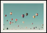 Färgglada luftballonger mot klar turkos himmel, fotografi-2