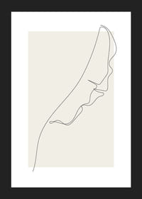 Enkel linjeteckning av bananblad mot beige bakgrund-5