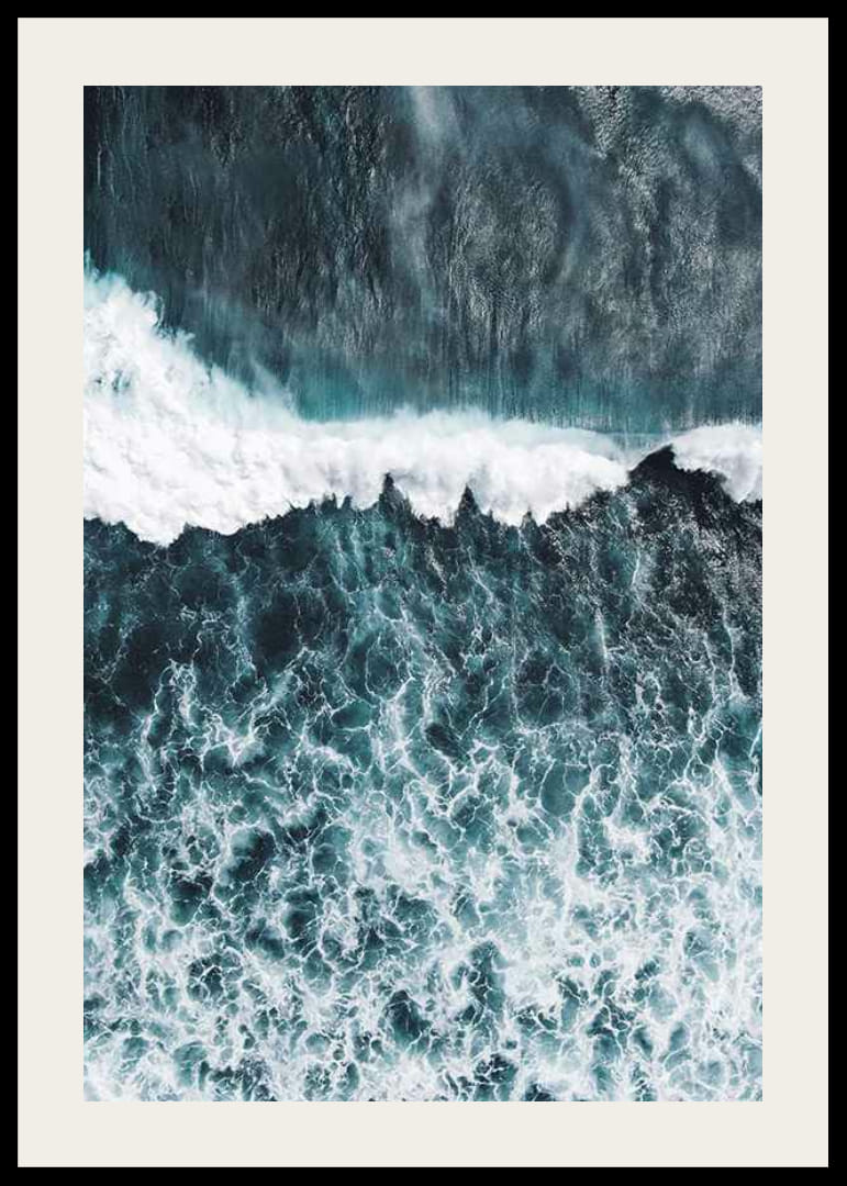 Luchtfoto van oceaan golven met witte schuimrand en blauwgroene tinten-12