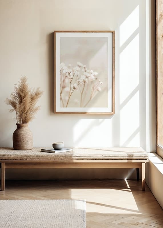 Närbild av vita brudslöja-blommor mot beige bakgrund-12