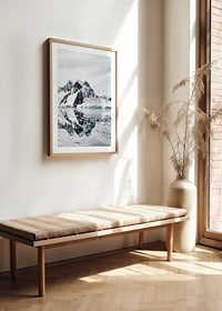 Fotografi av snötäckta berg och isigt vatten med spegling-8
