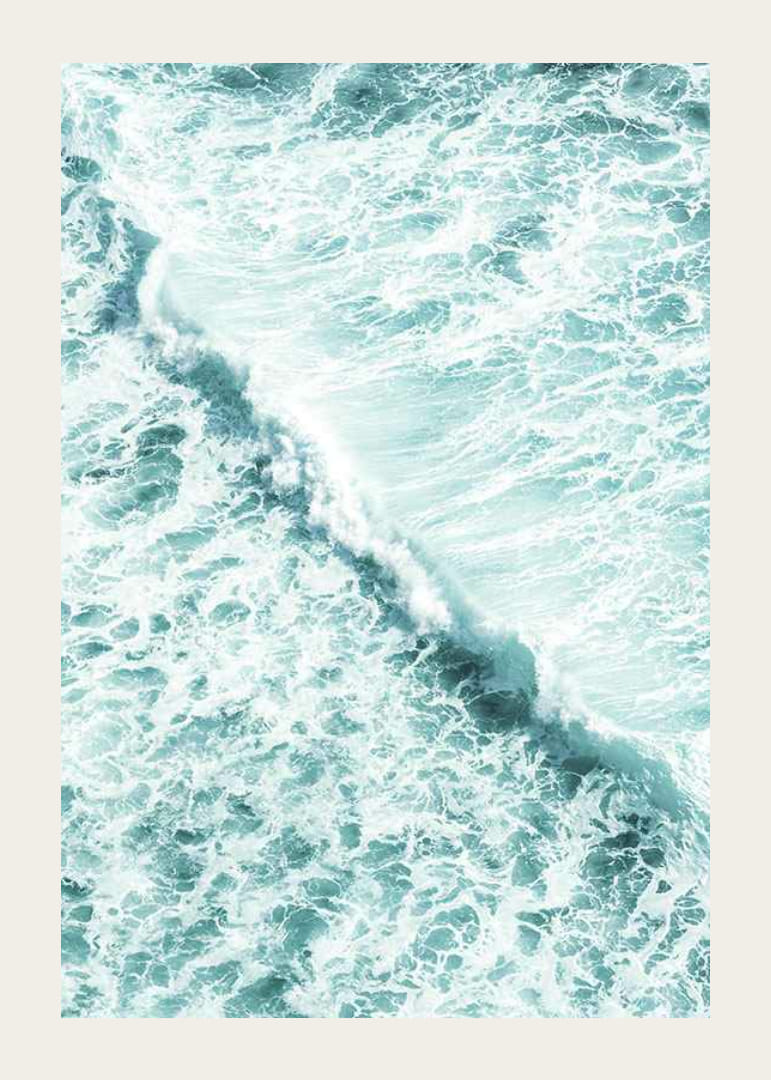 Gros plan sur des vagues océaniques écumeuses en turquoise et blanc-12