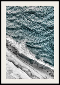 Luftfoto av steinete strand med bølger og turkis hav-2