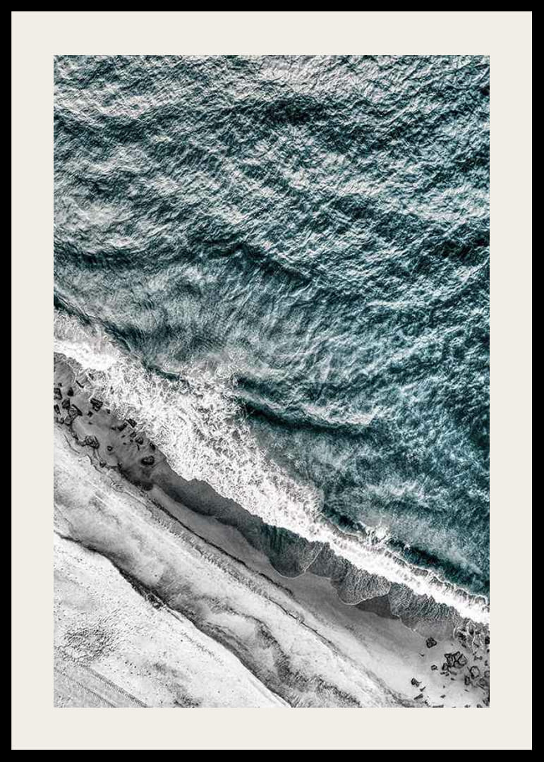 Luftfoto av steinete strand med bølger og turkis hav-12