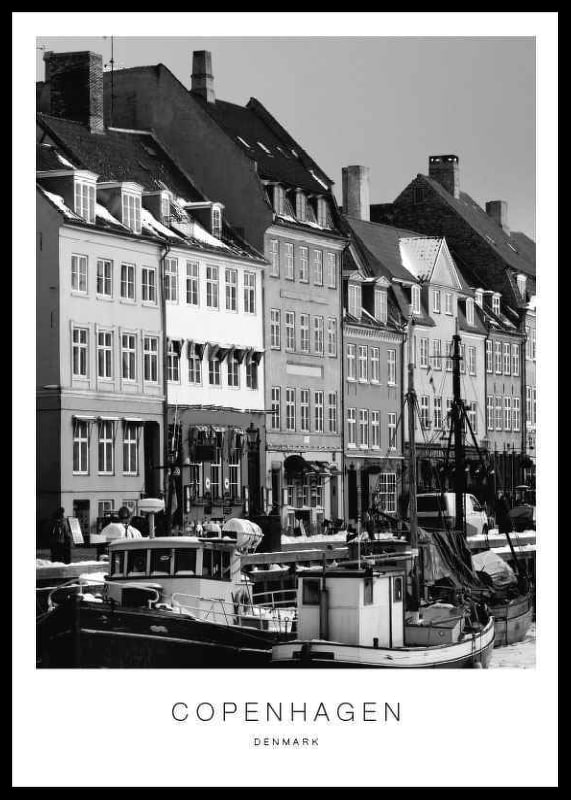 Black and white photo of Nyhavn facades and boats in Copenhagen-12