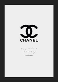 Svart Chanel-logga och citat av Coco Chanel på ljusgrå botten-5