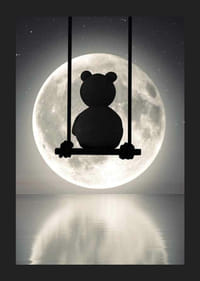 Illustrierter Teddybär auf einer Schaukel vor einem Vollmond-5