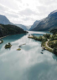 Fotografisch landschap met turquoise gletsjermeer en bergen-7