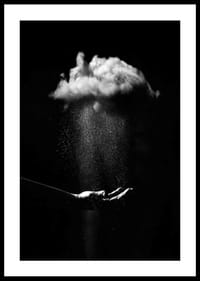 Svartvit fotokonst med hand under regnande moln-2