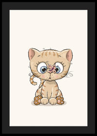 Kuva pienestä vaaleanruskeasta kissanpennusta, jolla on silmät suurina ja perhonen nenässään-4